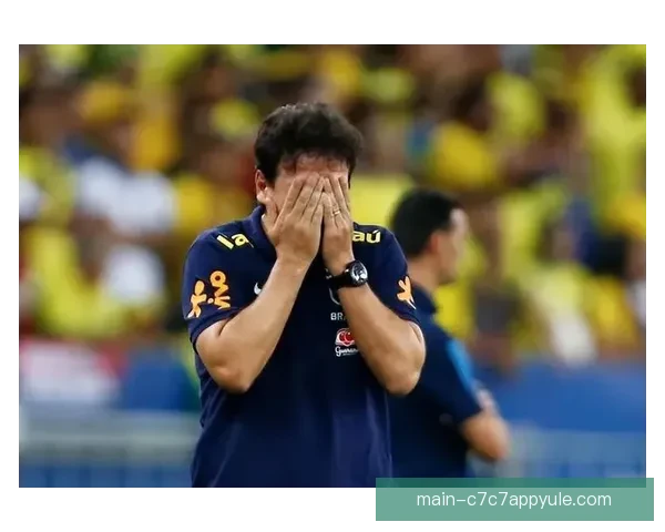 温情时刻库尔图瓦独自谢场球迷