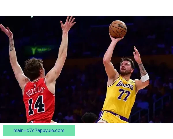 东契奇51分助力湖人四连胜 里夫斯30分亮眼